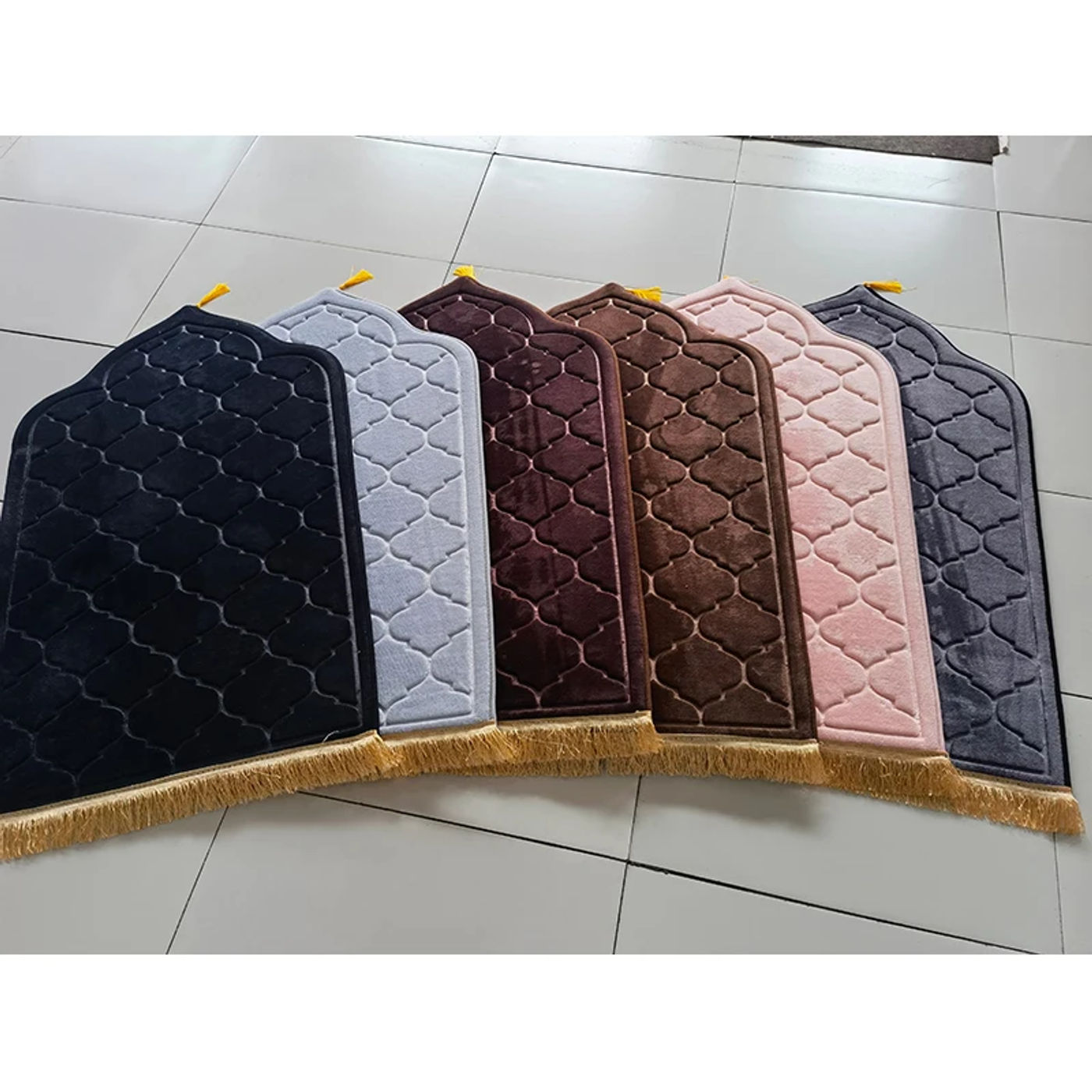 Description Picture 6 of itemFlannel Prayer Mat Worship Blanket Worship Kneel Embossing Floor Carpets Non-slip Soft Portable Travel Prayer Rug Ramadan Gift