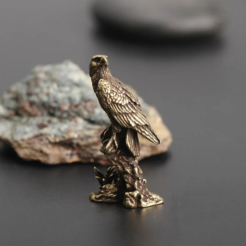 Description Picture 4 of itemBrass Eagle Statue Vintage Simulated Animal Statue Home Office Desk Decor Ornament Metal Figure Props Toy Gift