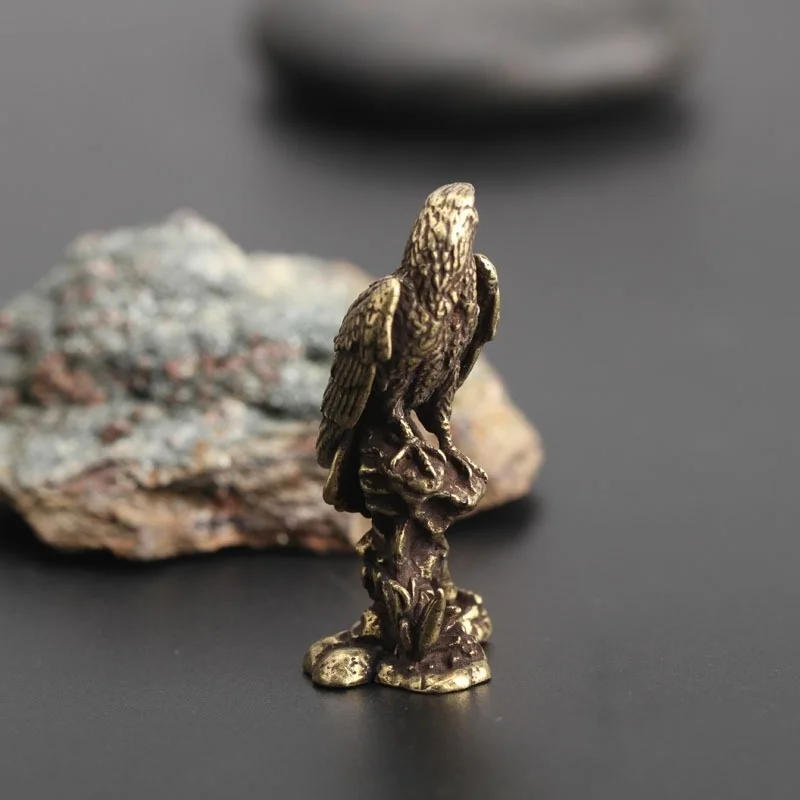 Description Picture 3 of itemBrass Eagle Statue Vintage Simulated Animal Statue Home Office Desk Decor Ornament Metal Figure Props Toy Gift