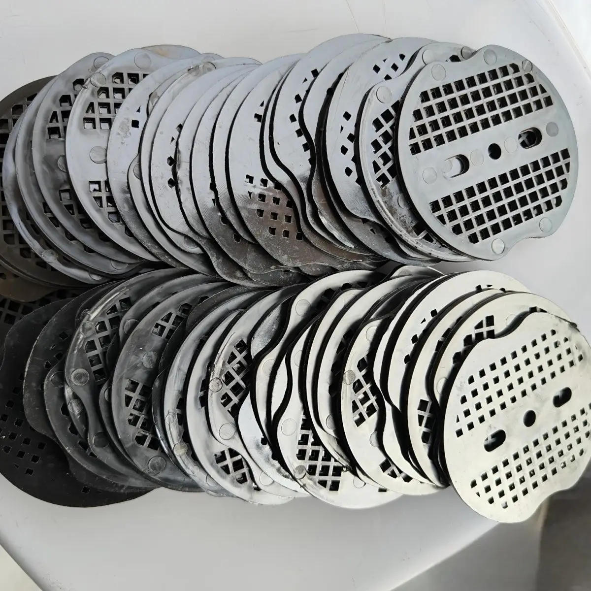 Description Picture 5 of item10/100pcs Garden Fixing Ground Cloth Pads Plastic Gaskets Lawn Film Pegs Buffer Washers Anchoring Landscaping Ground Covering