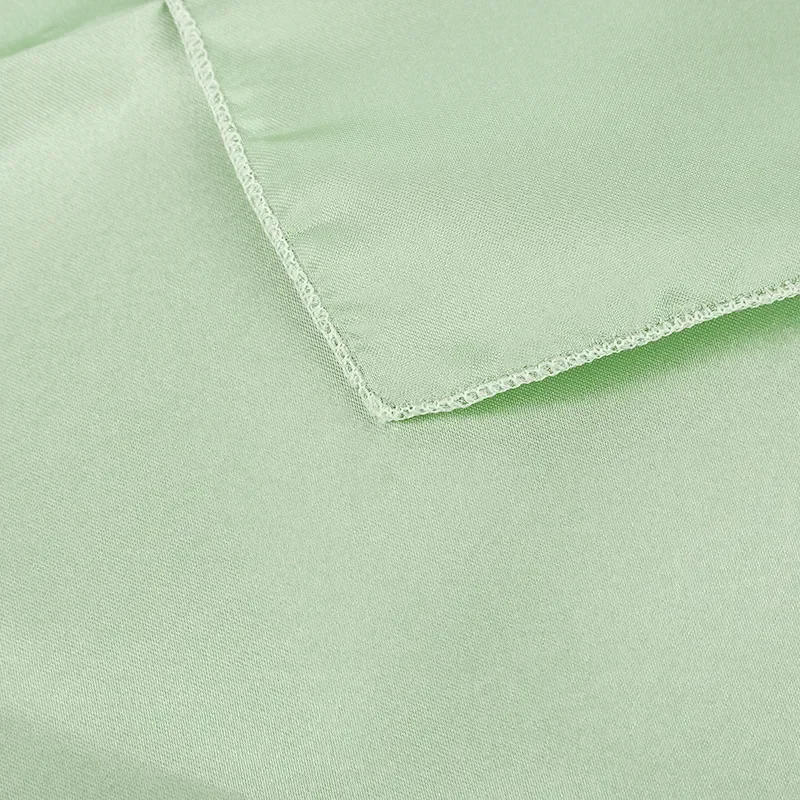 Description Picture 4 of item12PCS Christmas Satin Napkin 12x12Inches Soft Table Napkins for Romantic Weddings Party Dinner Table Decoration