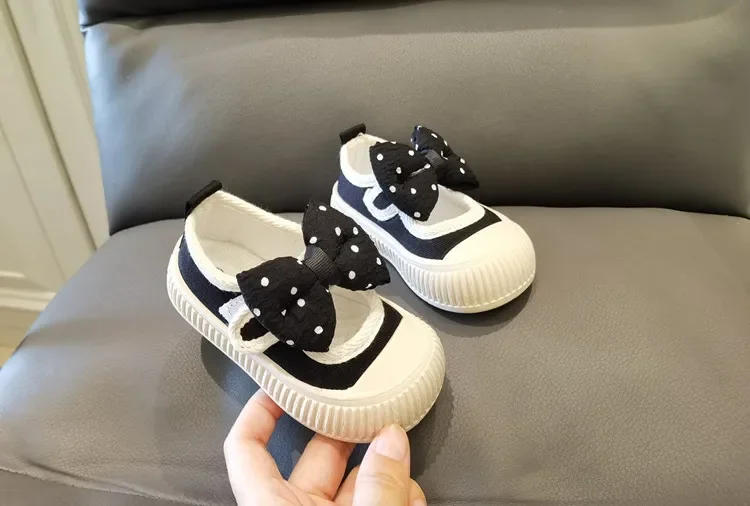 Description Picture 6 of itemGirls Fashion Shoes Canvas Sneaker Kids Polka Dot Bow Princess Flats Breathable Baby Shoes Student Soft Sole Casual Spring Shoes