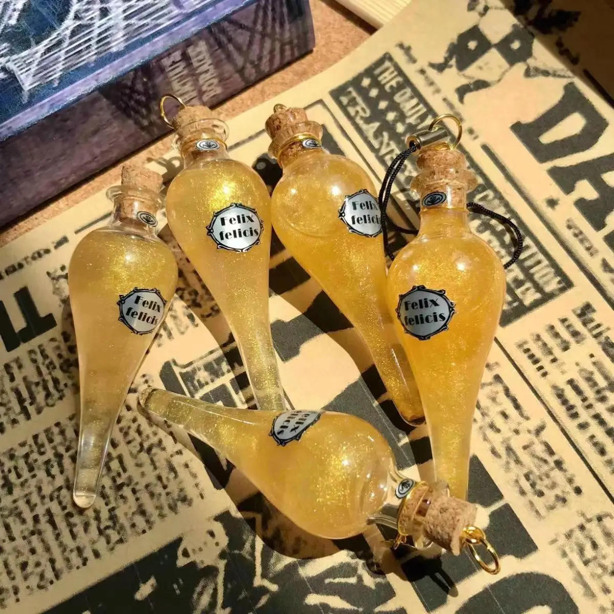 Description Picture 6 of itemFelix Felicis Potion Magical Liquid Luck Color Changing Glass Potion Bottle Home decoration Hanging Ornaments