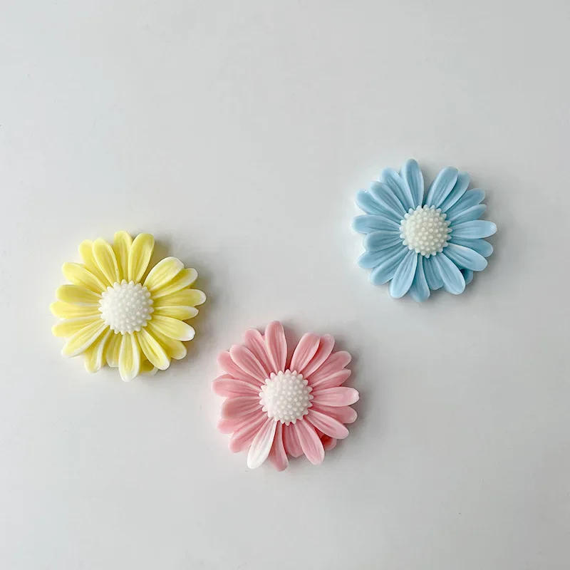 Description Picture 3 of item2024 New Daisy Scented Daisy Silicone Candle Mold Aromatherapy Soap Mold for Candle Making Kit DIY Flower Handmade Candle Mold