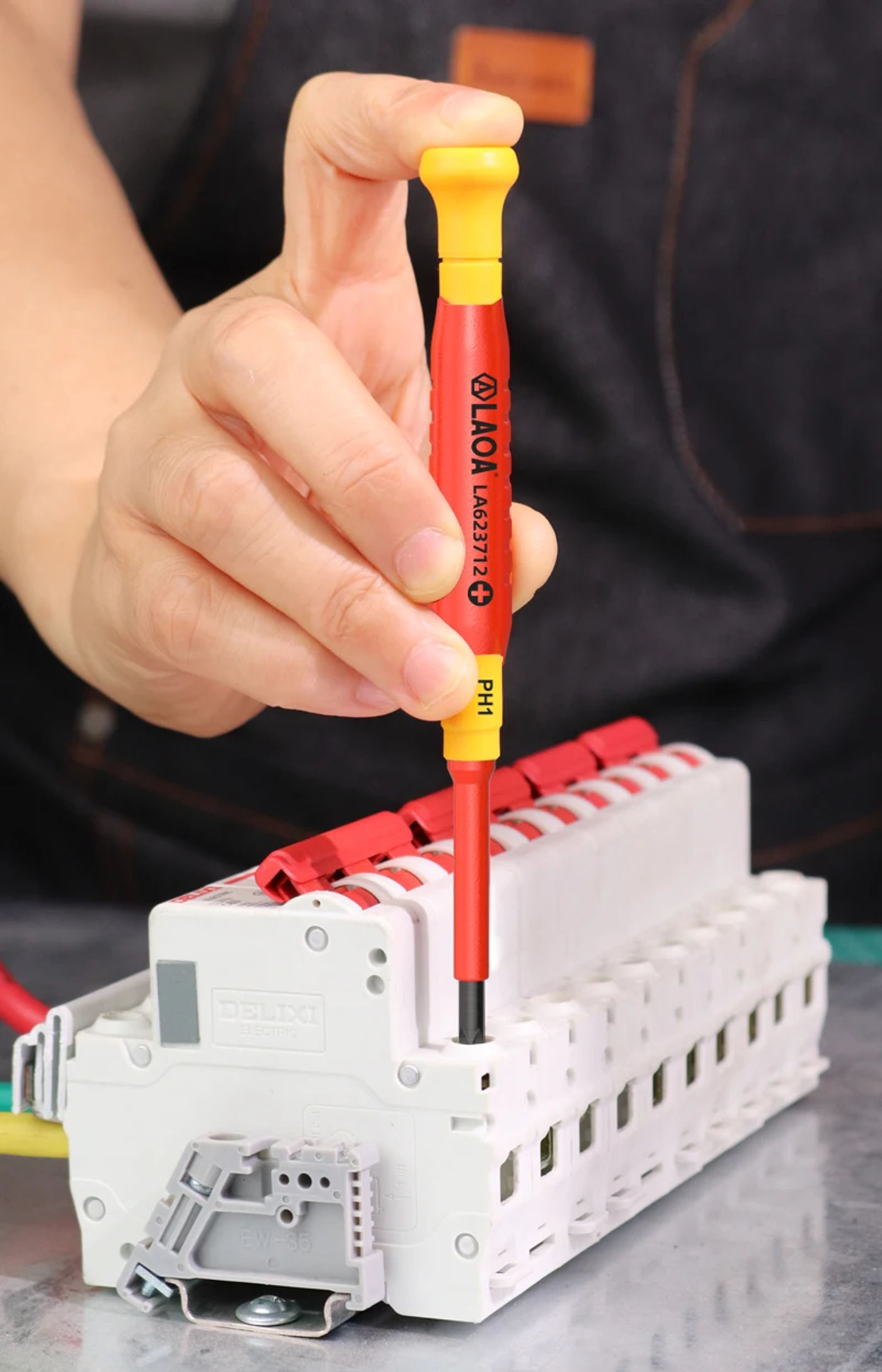 Description Picture 4 of itemLAOA insulated precision screwdriver a cross small size screwdriver to remove eyeglasses clocks and watches cell phone notebook