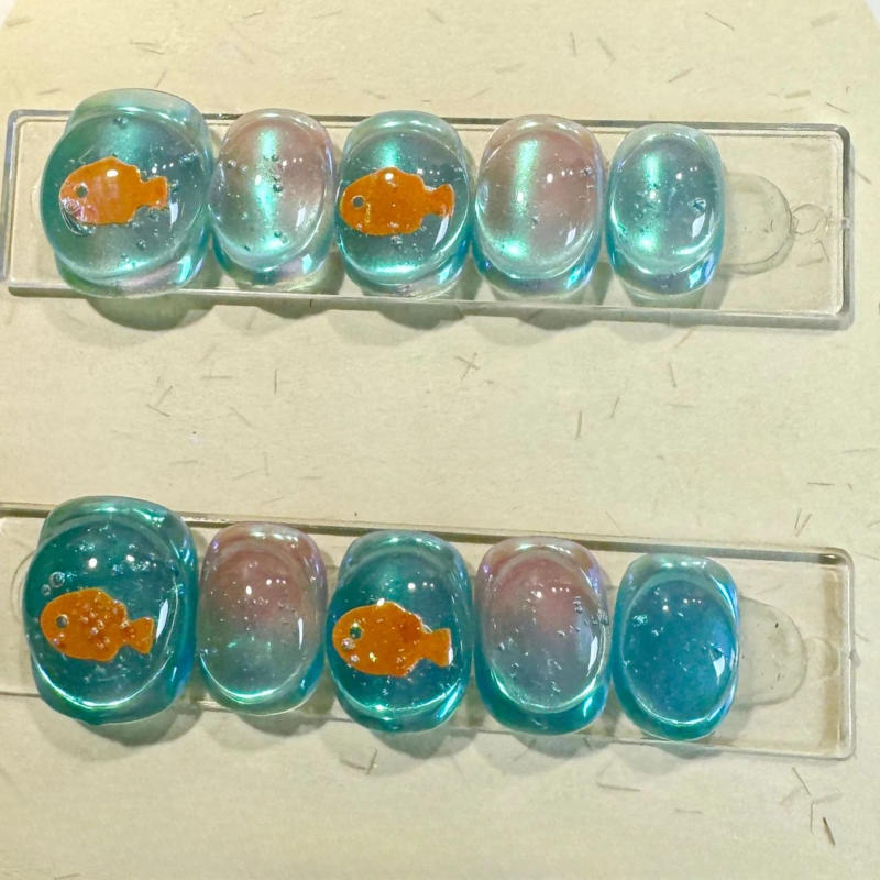 Description Picture 4 of item10Pcs Glitter Handmade Press on Nails Full Cover Goldfish Decorations Short Round Head Ballerina False Nails Manicure Nail Tips