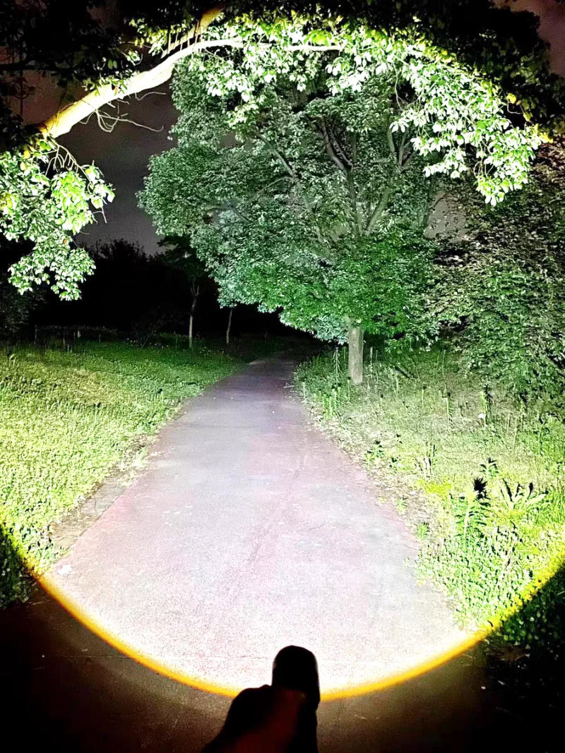 Description Picture 3 of item800W Most Powerful LED Flashlight Rechargeable Torch Lighting 4000M Tactical Lantern Ultra Powerful Flashlight With Usb Charging