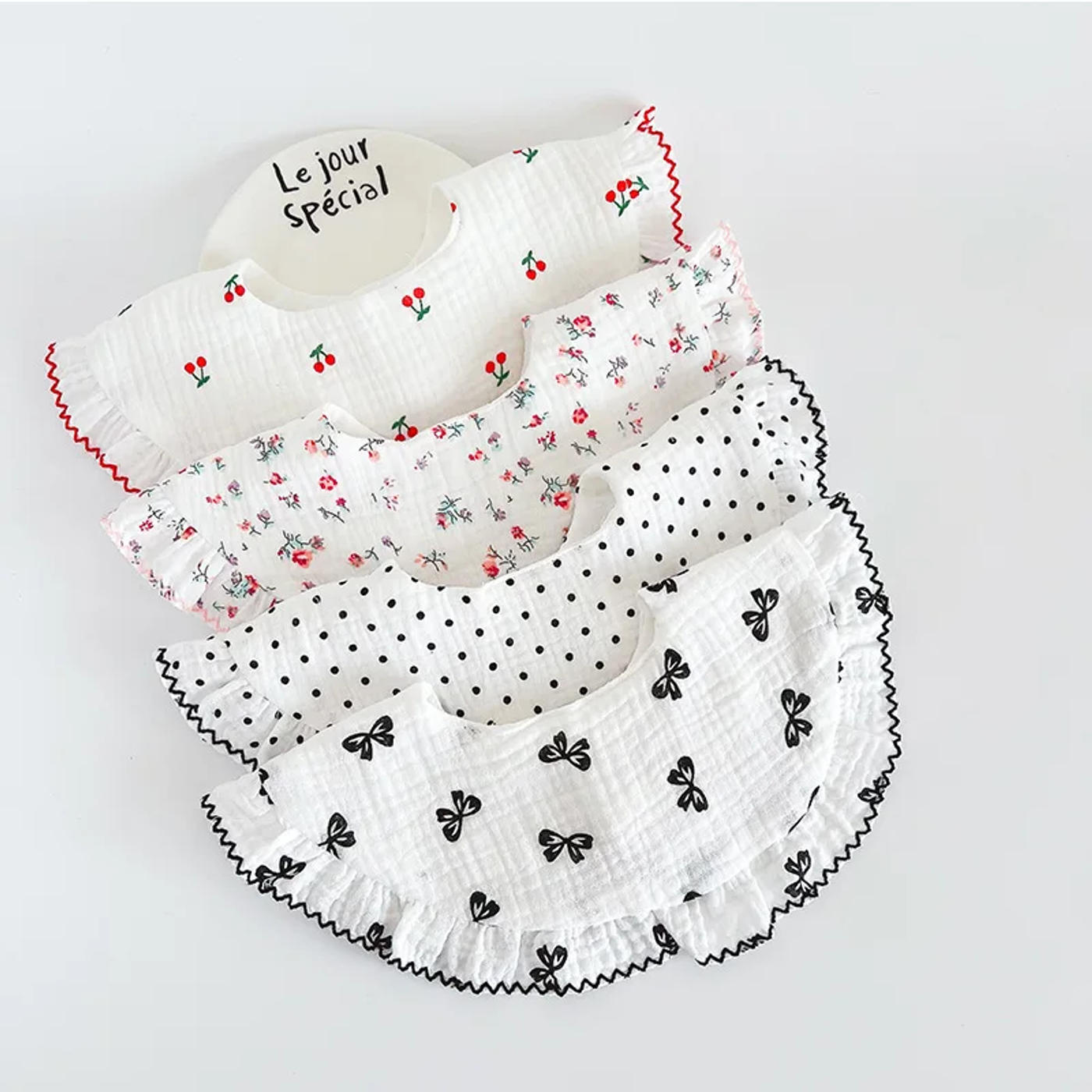 Description Picture 6 of itemKorean Style New Round Lace Baby Bibs Breathable Gauze Baby Saliva Towel 0-2 Year Old Floral Rabbit Burp Cloths Fake Collar