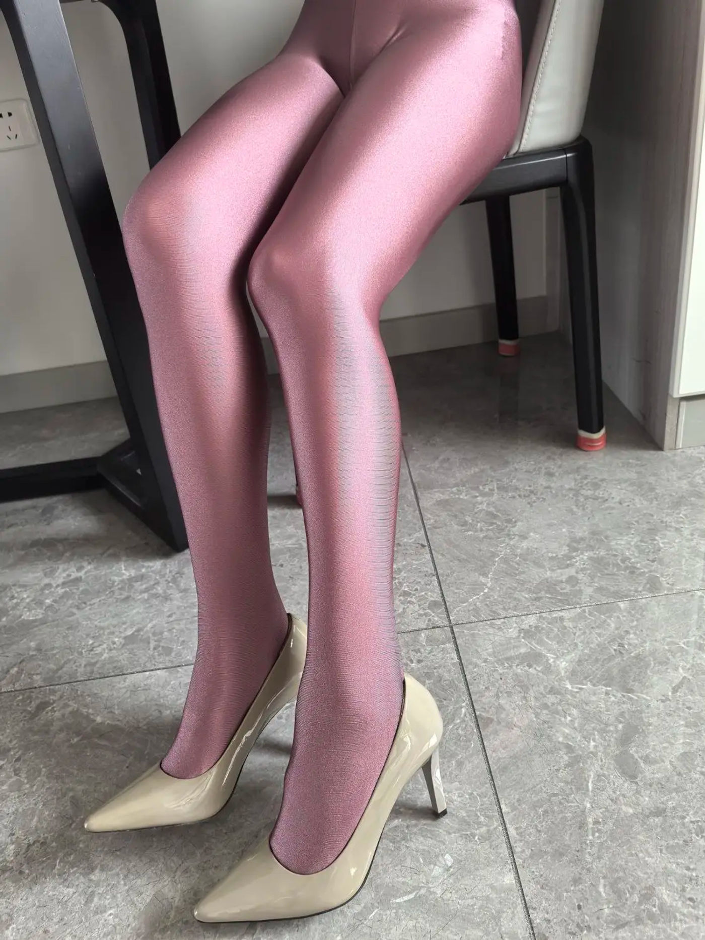 Description Picture 4 of itemGlossy seam pantyhose leggings high waist women tights Summer spring shiny pants