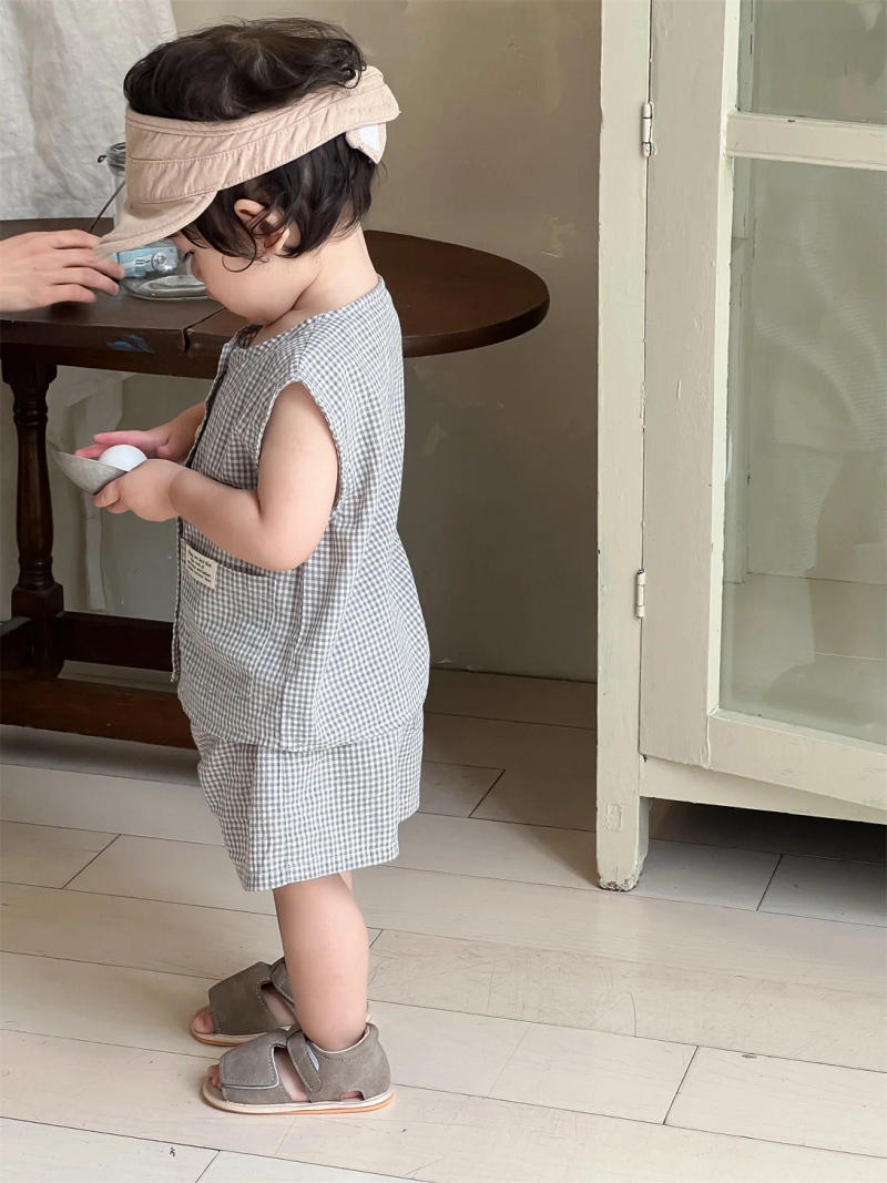 Description Picture 2 of item2025 Summer New Baby Sleeveless Clothes Set Infant Thin Plaid Cardigan + Shorts 2pcs Suit Toddler Boy Girl Cotton Casual Outfits