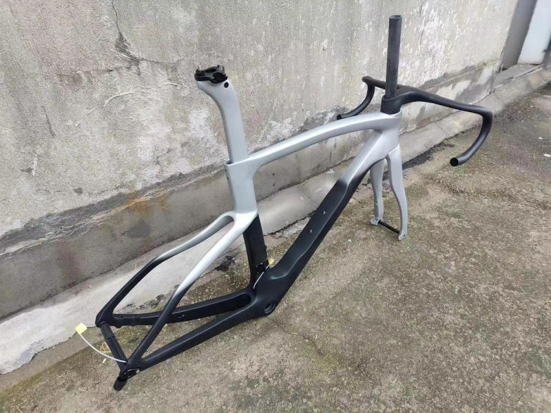 Description Picture 3 of itemSilvery Black T1100 UD Carbon Fiber Disc Rim Brake Frame F14 Carbon Road Bike Frame Racing Bicycle Frameset BB68 With Handlebar