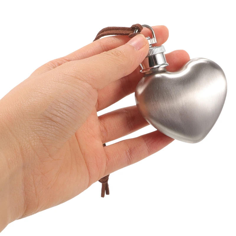 Description Picture 2 of itemOutdoor Miniature Hip Flask Kettle Portable Wine Pot Small Hip Flask Heart Shaped Stainless Steel Wine Flask Water Bottle