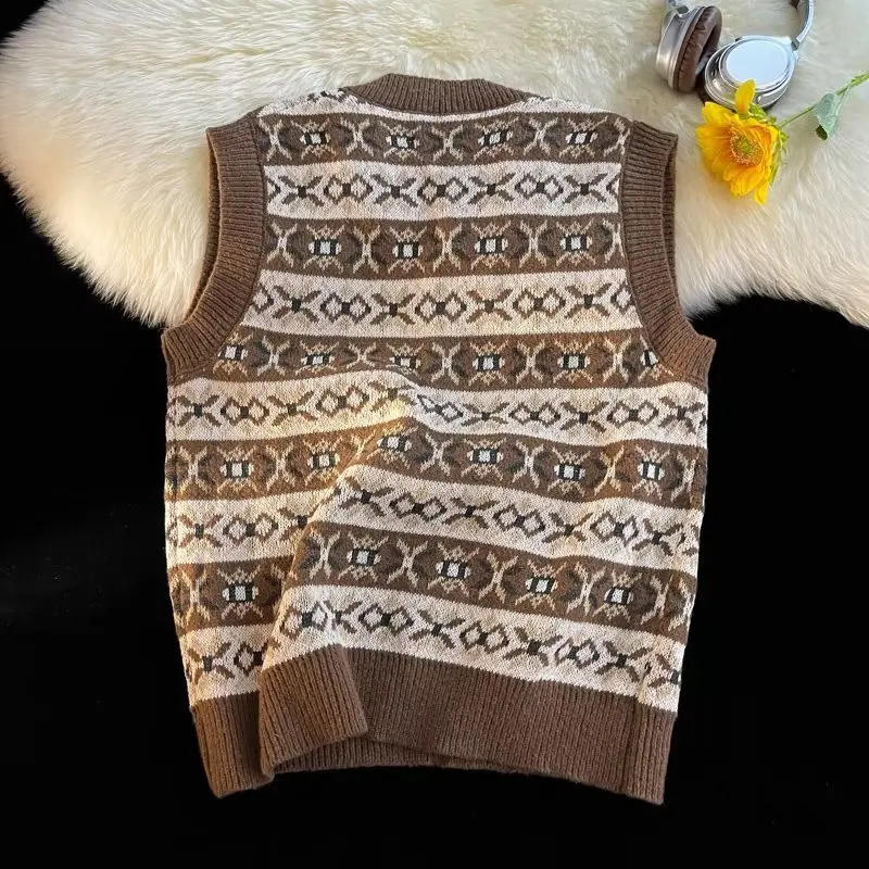 Description Picture 5 of itemEBAIHUI Ethnic Style Men's Sweater Vest Vintage V-neck Preppy Style Male Knitted Tank Top Autumn Winter Casual Versatile Top