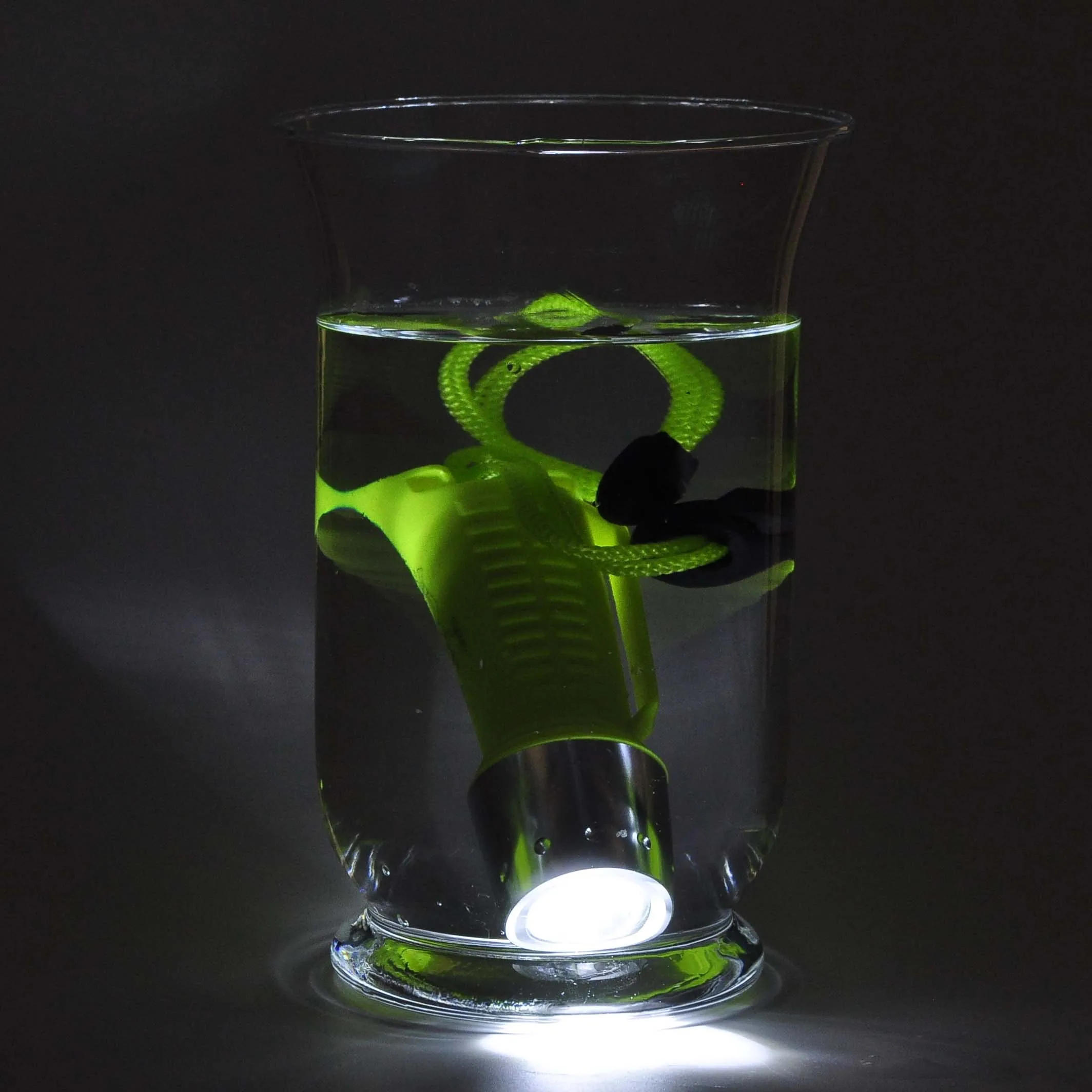 Description Picture 5 of itemHigh Power Diving Flashlight IP68 Waterproof Diving Light Underwater Handlamp Powered Outdoor Lighting Lantern By 18650 Battery