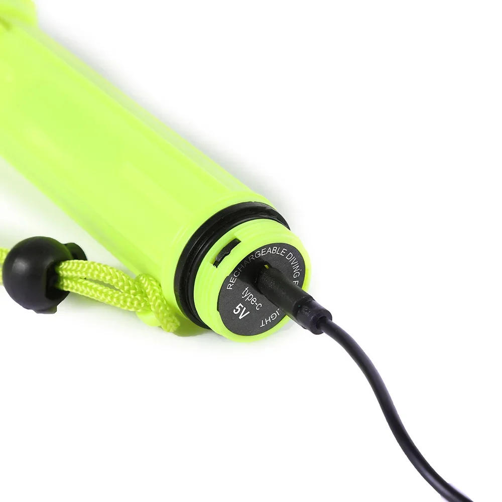 Description Picture 6 of item1 Pc Diving Flashlight Scuba Dive Light High Lumen Underwater Flashlights Submersible Lights Dive Torch for Diving