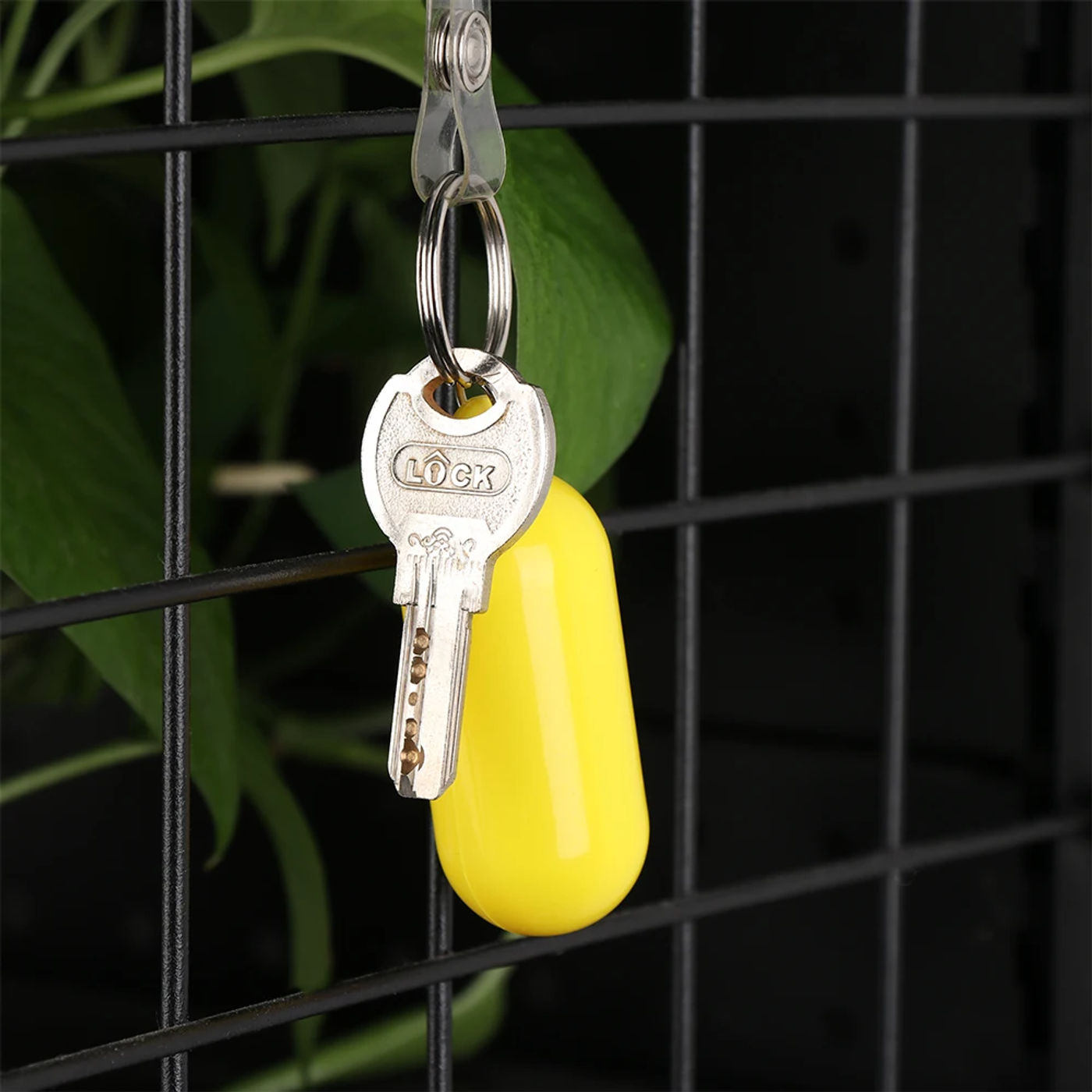 Description Picture 4 of item1\2PCS Float Canal Keychain Kayak Floating Keyring Fender Buoyant Holder Key Buckle Marine Sailing Boat Rowing Boats Tool