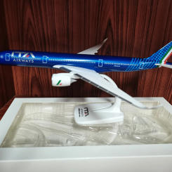 1/200 Scale A350 A350-900 Italy ITA Airline Aircraft Plastic ABS Assembly Plane Model Airplanes Model Toy For Collection