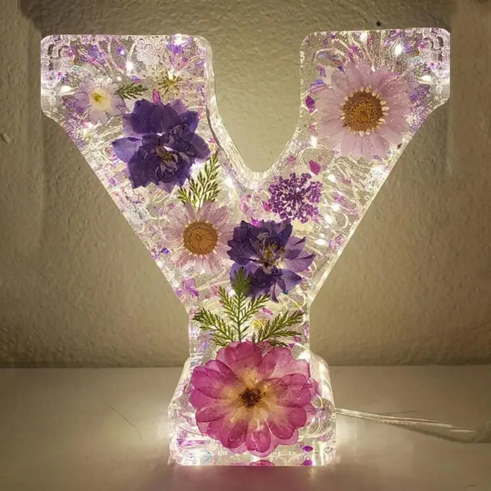 Description Picture 4 of itemFloral Letter Night Light Alphabet Letter LED Lights Luminous Number Lamp Decorative Resin Lamp With Initial Letter & Dry Flower
