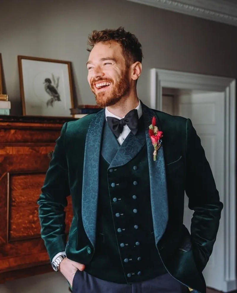 Description Picture 4 of itemGreen Velvet Men Suit Tailor-Made 3 Pieces Tailored Single Breasted Blazer Pants Suit Slim Formal Wedding Groom Business Prom