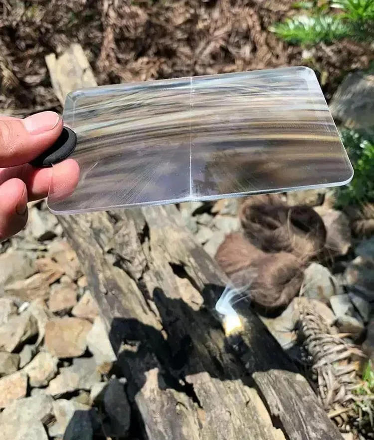 Description Picture 2 of itemMagnifying Glass Card Fire Starter Outdoor Solar  Lgniter Fresnel Solar Concentrator Picnic Lgnition Tools Survival Multitools