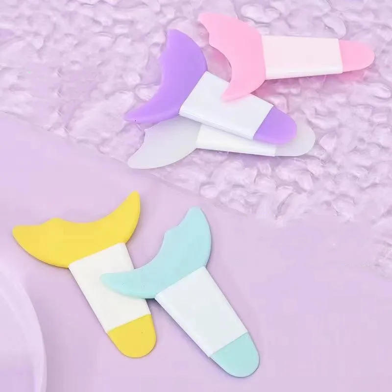 Description Picture 4 of itemYS00065- Multi functional eye makeup silicone baffle crescent shaped eyelash brush eyeliner eye shadow auxiliary artifact