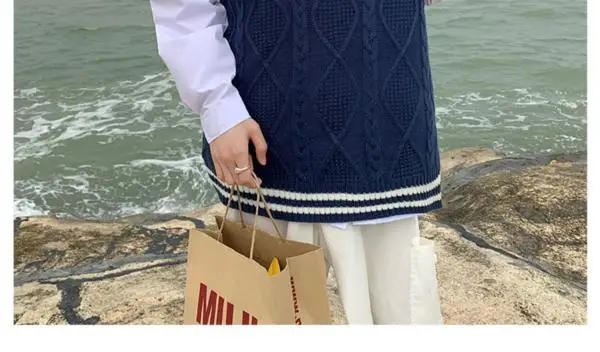 Description Picture 4 of item2023 Autumn Winter Men's Sleeveless Man Vest Warm Jumper Knitted Waistcoats Casual Men Pullovers Sweater Vest Clothing C60