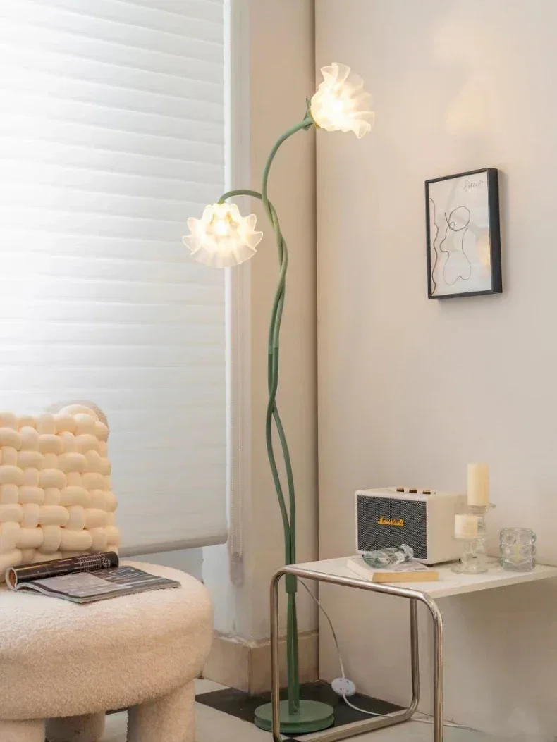 Description Picture 3 of itemDIY Flower Floor Lamps Nordic Light Luxury Home Decor Vertical Lamp Warm Romantic Bedroom Bedside Living Room Study Floor Lights