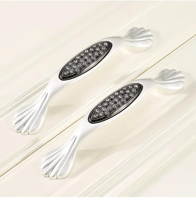 Description Picture 3 of itemHandles Drawer Cabinet Furniture Kitchen Handles for Cabinet Knob Door Drawer Furniture Kitchen Knob White and Silver Hardware