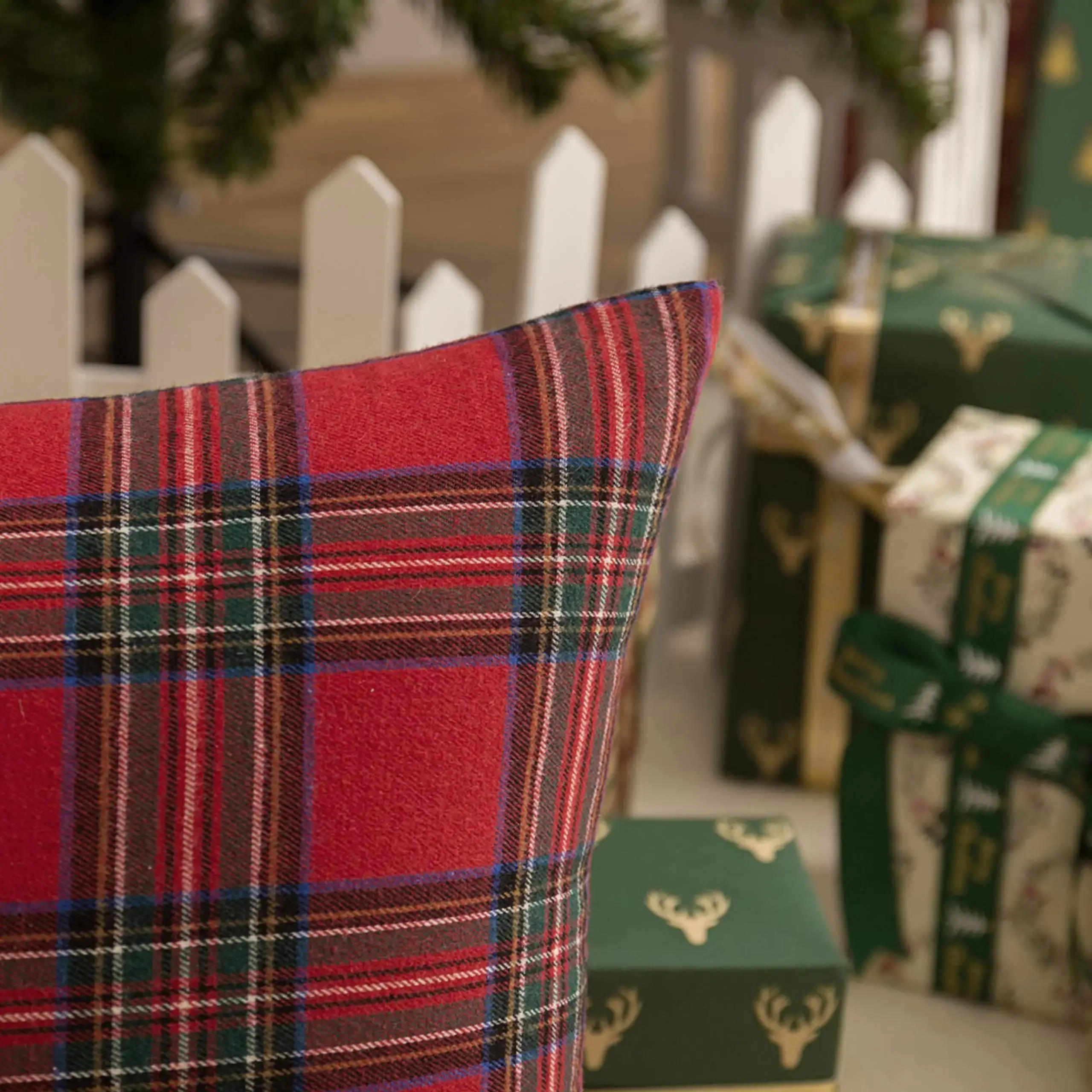 Description Picture 5 of item18x18 Inch Christmas Pillow Cases Checkered Cushion Cover Decorative for Sofa Plaid Woven Pillowcase for Festive Party Occasions