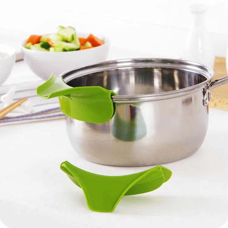 Description Picture 5 of itemCreative Silicone Liquid Funnel Anti-spill Slip on Pour Soup Spout Funnel for Pots Pans and Bowls and Jars Kitchen Gadget Tools