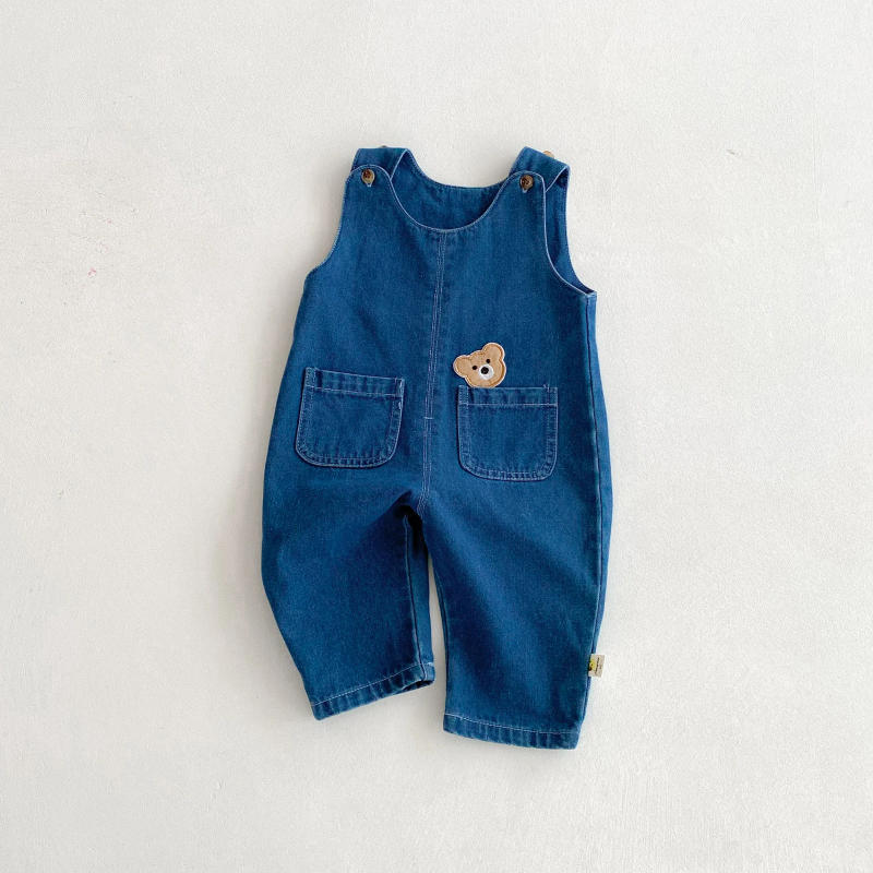 Description Picture 4 of itemCool and cute denim overalls for boys and girls in autumn and winter, with big pocket bear overalls