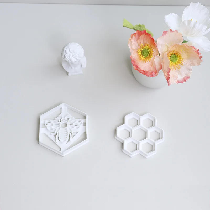 Description Picture 3 of itemHoneycomb Cookie Cutter Insect Honeybee Pattern Fondant Biscuit Embosser Mold Gingerbread Craft DIY Fondant Cake Decorating Tool
