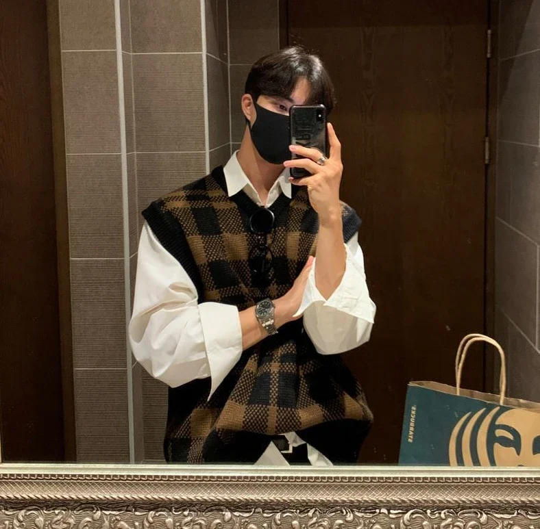 Description Picture 3 of itemKnitted Sweaters for Men Plaid V Neck Man Clothes Waistcoat Sleeveless Vest Casual Korean Autumn Y2k Streetwear Elegant Order S