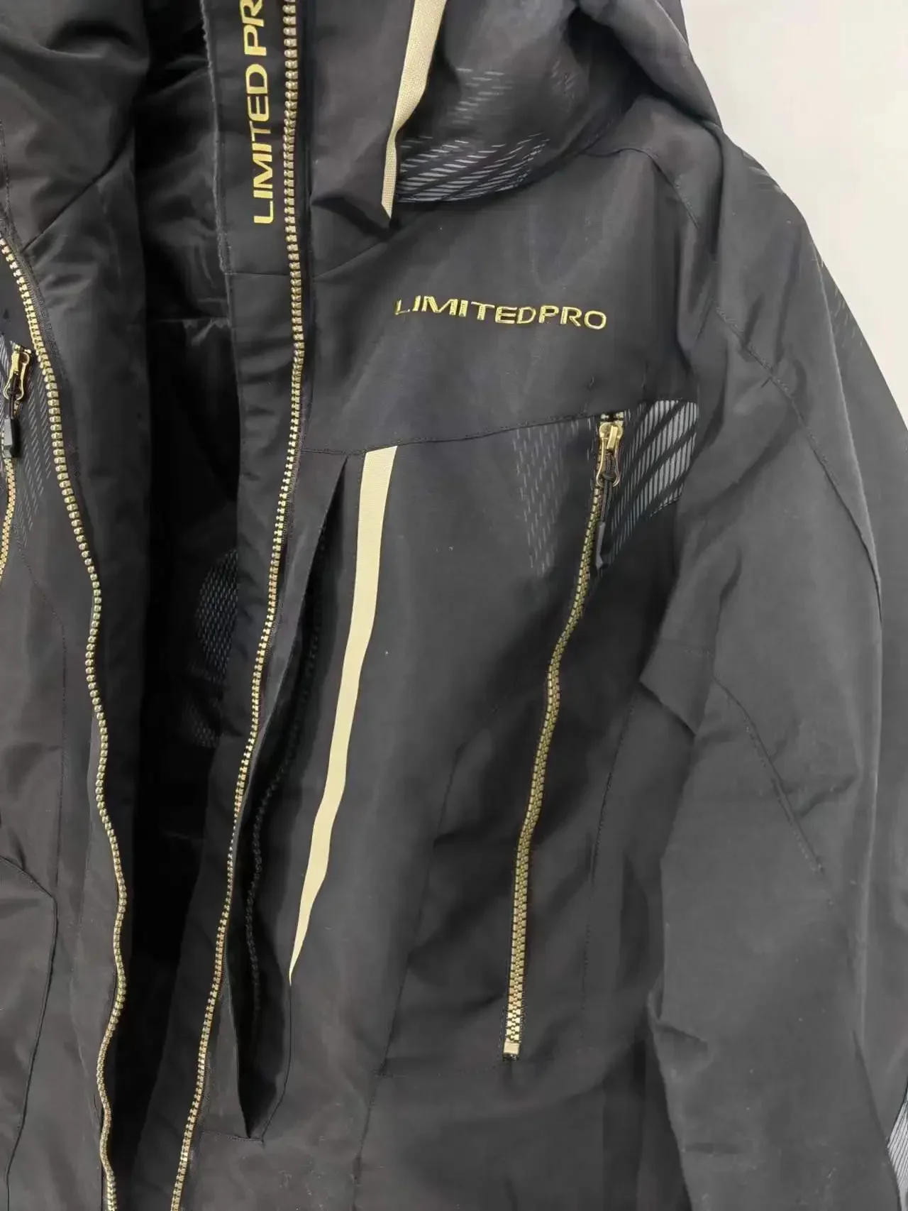 Description Picture 5 of itemNew Thick Winter Fishing Clothing Sets Men Outdoor Sportswear Suit Strong Waterproof Warm Cotton Padded Fishing Jacket and Pants