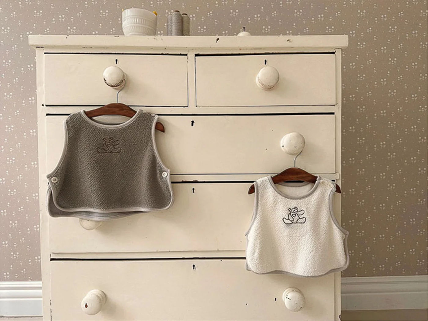 Description Picture 4 of item2025 Winter New Baby Sleeveless Warm Vest Infant Girl Fashion Bear Embroidery Vest Boys Cotton Casual Vest Tops Baby Clothes