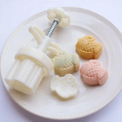Plastic Mooncake Stamps Fish Shaped Mooncake Mold Festival DIY Hand Press Mooncake Cutters Pastry Decoration Gadget