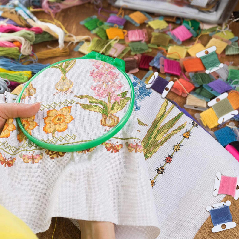 Description Picture 6 of item300Pcs Embroidery Floss Bobbins Floss Organizer Plastic Embroidery Thread Cards for Cross Stitch Thread Holder Sewing Storage