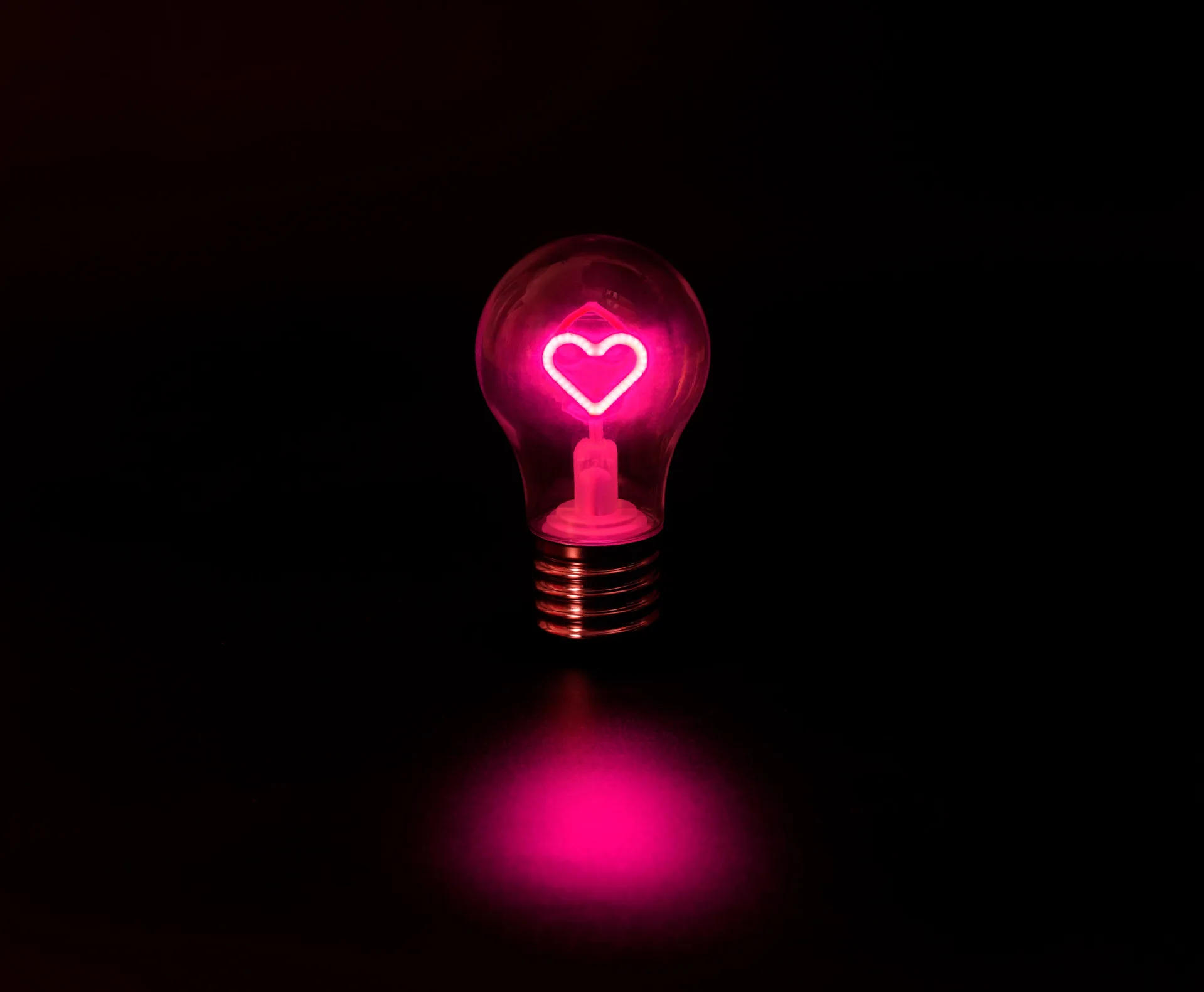 Description Picture 4 of itemLED A70 5V USB Rechargeable Light Bulb Beautiful RGBW Love Dimming Couple Gift Creative Decorative Color Lamp Bedroom