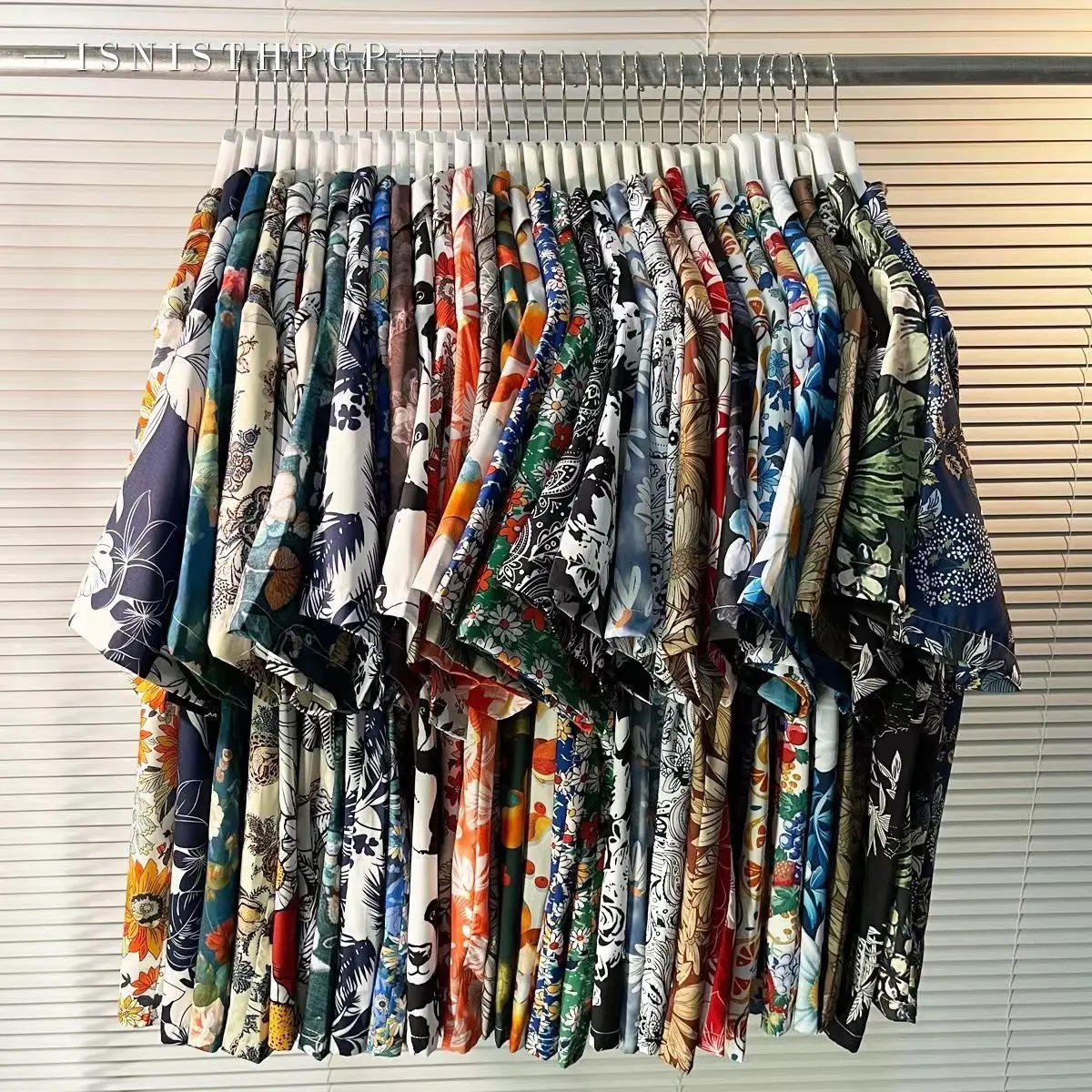 Description Picture 3 of itemShort sleeved shirt men's summer ice silk thin style men's trendy high-end handsome loose fitting casual beach shirt