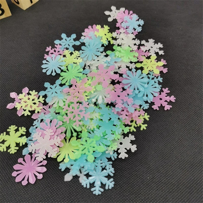 Description Picture 2 of itemVivid Luminous Snowflake Pvc Sticker Glow In Dark Fluorescent Wall Art Xmas Festival Birthday Party Home Decoration Window Decal