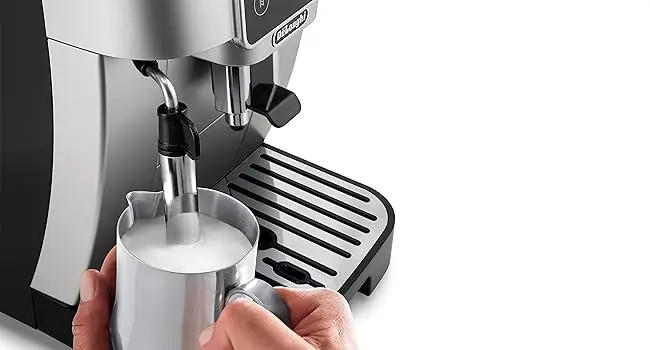 Description Picture 4 of itemMagnifica Start Automatic Espresso & Coffee Machine with Manual Milk Frother for Latte, Cappuccino, Built-in Grinder, Silver