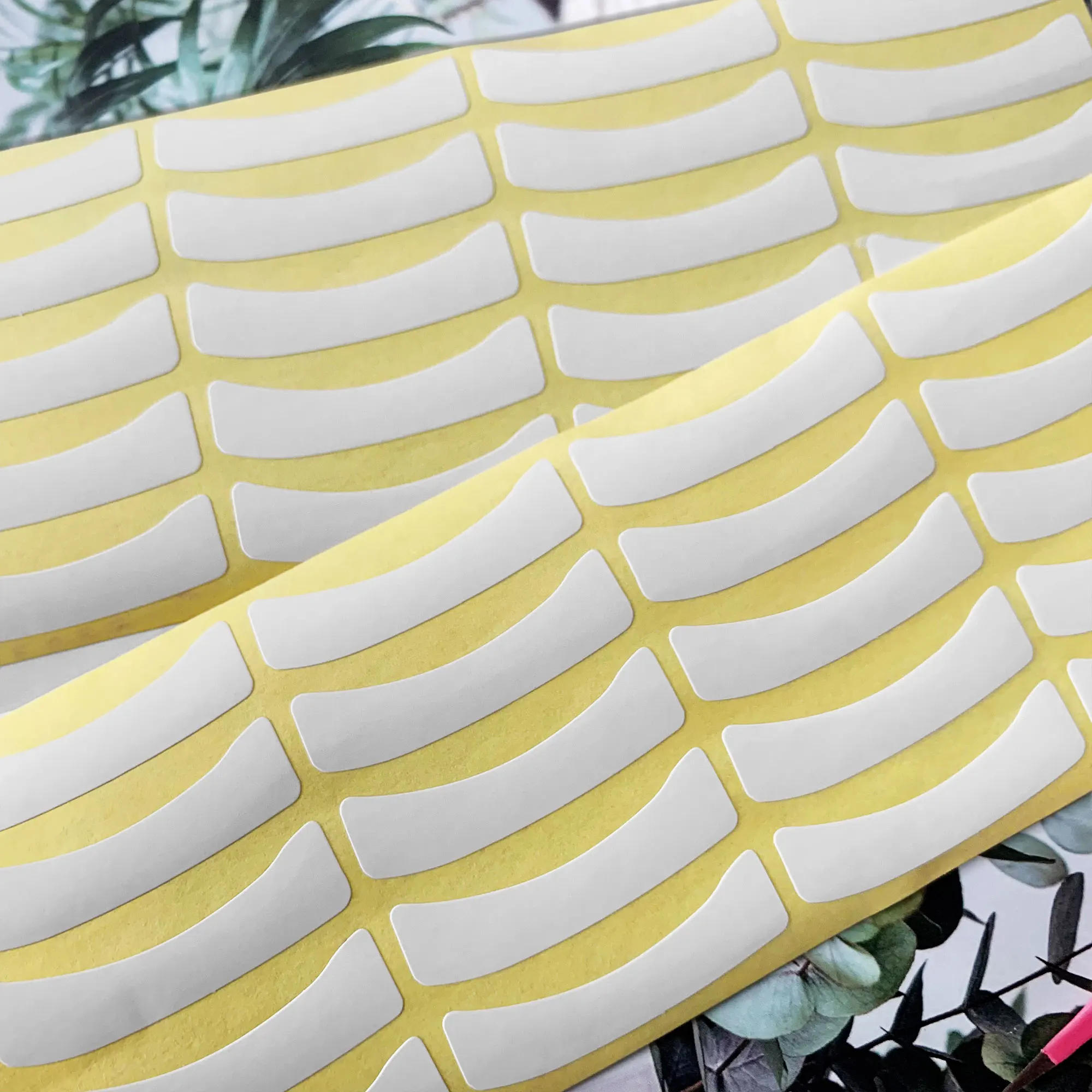 Description Picture 5 of item100/200/300Eyelash Extension Paper Patches Grafting Lash Under Eye Pad Tips Sticker Natural Eyelashes Makeup Paper Adhesive Tape