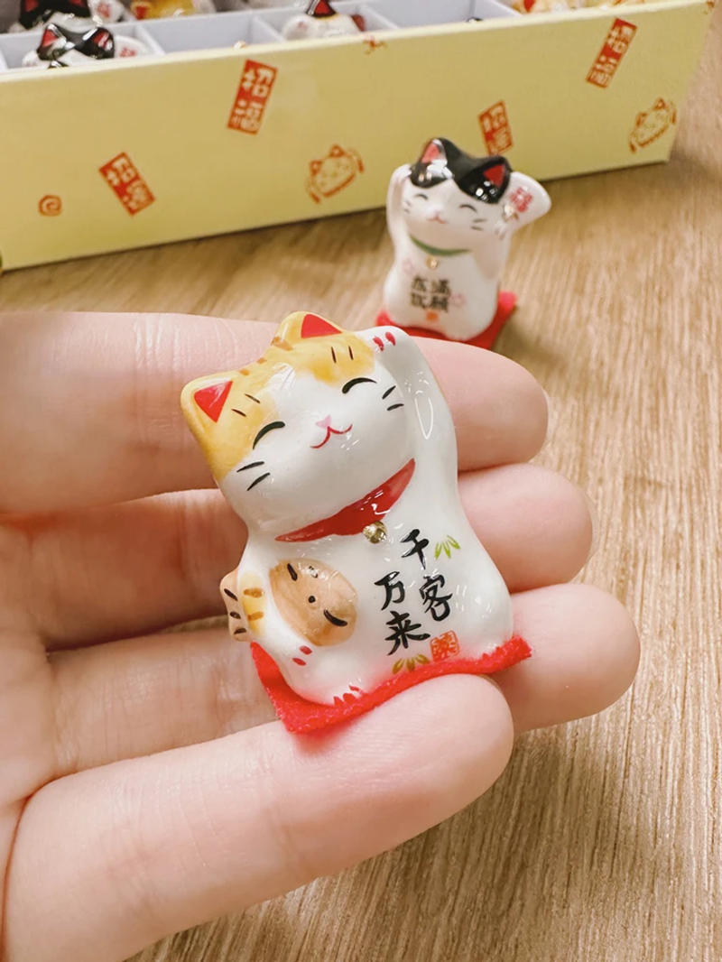 Description Picture 6 of itemPack of 3 Pieces Mini Ceramic Lucky Fortune Cat, Desktop Car Decoration Figurines Cute Kitten Maneki Neko Ornament 1.3 Inch Tall