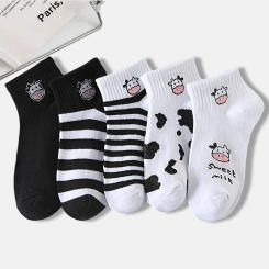 5 Pairs Women Casual Cartoon Pattern Japanese Cow Patterned Socks Fashionable Versatile Comfortable Breathable Casual Socks