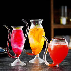 Creative Clear Cocktail Glasses Cup with Build-in Spiral Straw Bar Vampire Cocktail Glass Nordic Juice Coffee Glass with Straw