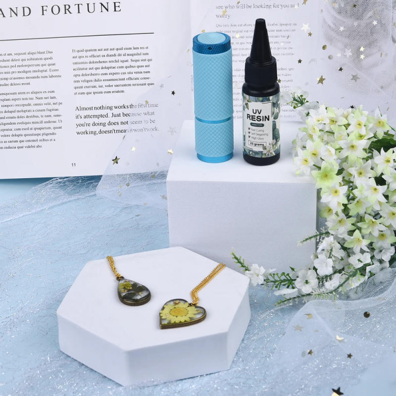 Description Picture 5 of itemUV Resin Glue 10-60g Epoxy Resin and UV Lamp High Transparency Fast Drying and High Hardness for DIY Jewelry