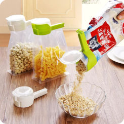 1pcs Plastic Cap Sealer Clip with Pour Spouts Snack Candy Storage Food Storage Bag Sealing Clips  Fresh Clamp Kitchen Organizer
