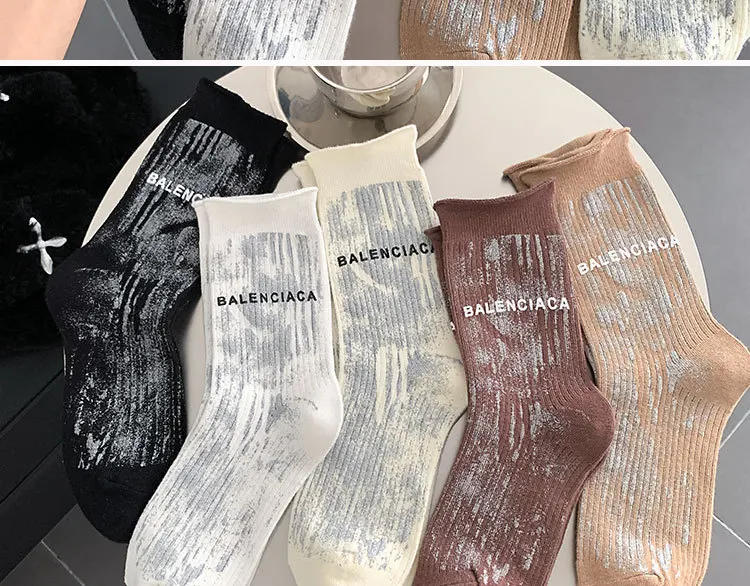 Description Picture 3 of itemSpring and Summer New Printed Women's Socks Network Red with The Same Men's and Women's Letters in The Tube Socks