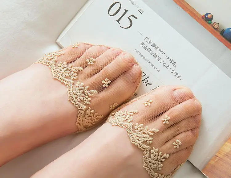 Description Picture 5 of item5 Pairs/set Lace Socks Invisible Mesh Lace Thin Short Boat Sock Sexy Transparent Thin Girls Sock Slippers Silicone Non-slip Sox