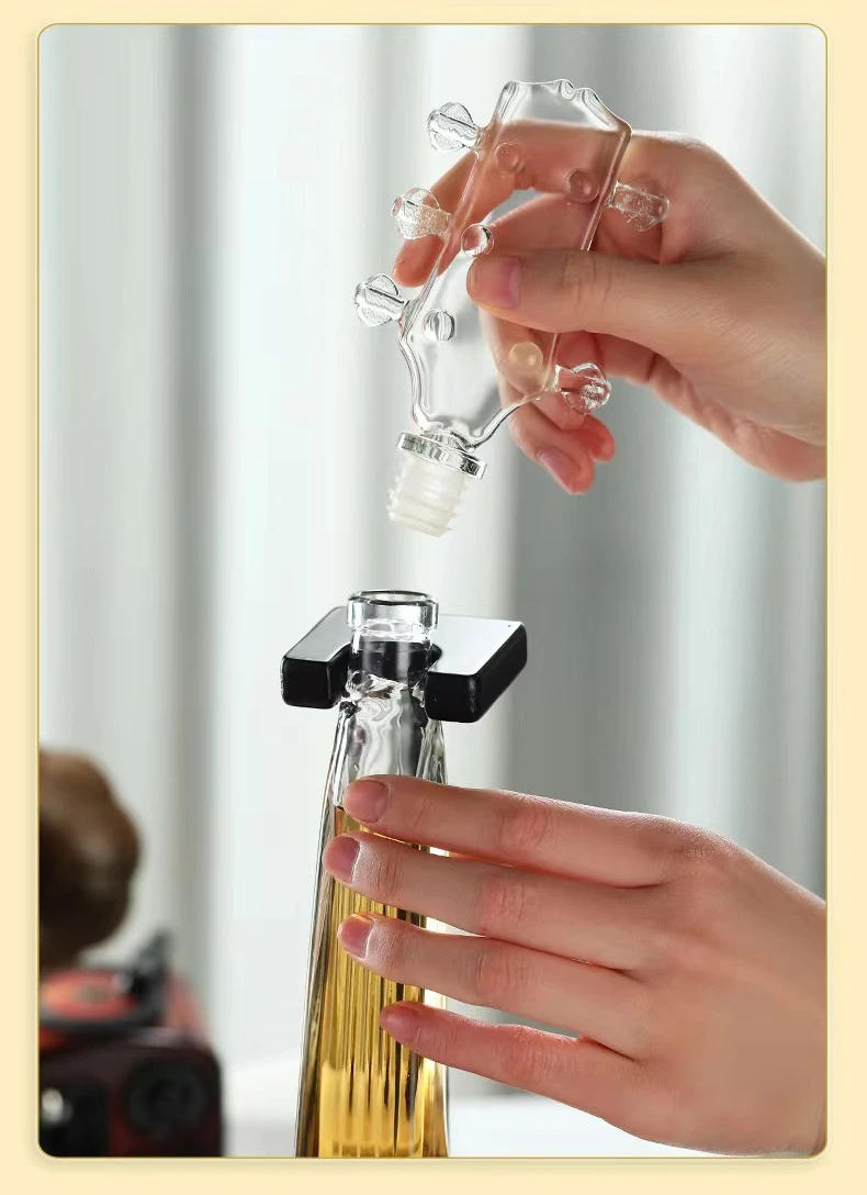 Description Picture 4 of itemHigh Boron Silicon Glass Wine Bottle Guitar Violin Decanter Red Wine Set Thickened Transparent Craft Decanter Bottle Decoration